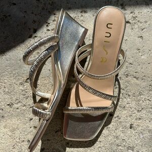 Unisa Unkindred Metallic Strappy Wedge NWT